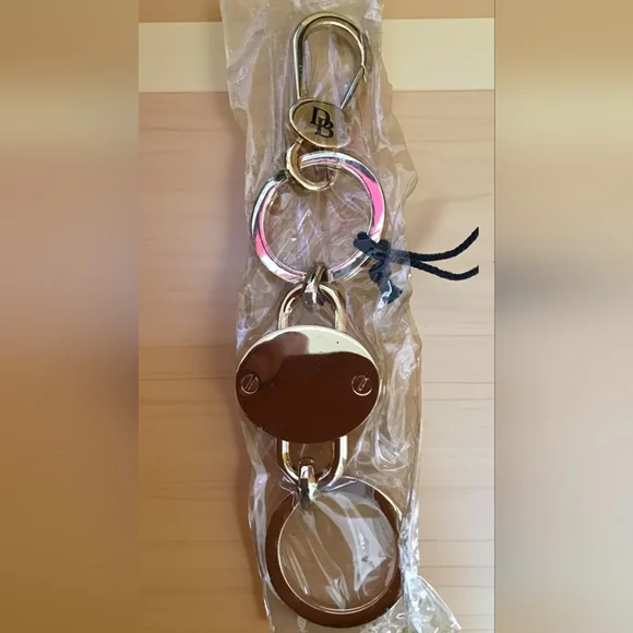 Dooney & Bourke Turnlock Valet Key Fob keychain - Picture 3 of 4